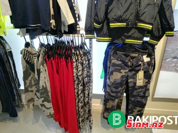 Ermənistan malları Bakının brend mağazalarında - HƏRBİ PALTARLAR/ FOTOLAR Ermənistan malları Bakının brend mağazalarında - HƏRBİ PALTARLAR/ FOTOLAR