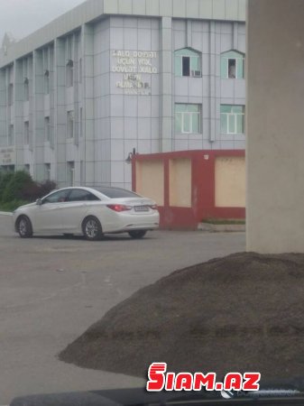 Başçı yolunun üstündə bunları görmürmü? - FOTOFAKT Başçı yolunun üstündə bunları görmürmü? - FOTOFAKT