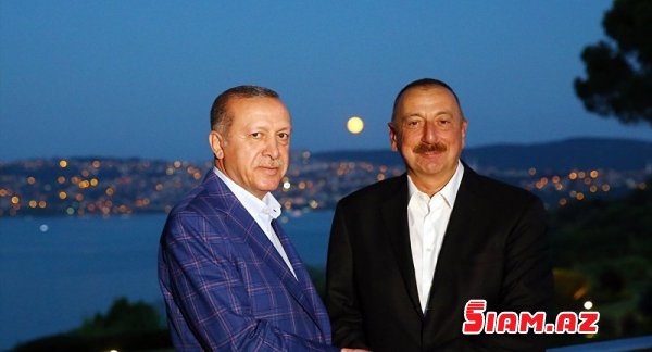 Danışıqlara yox, işğalçıya zərbə endirməyə davam - ekspertlər şansdan yararlanmağın tərəfdarıdır