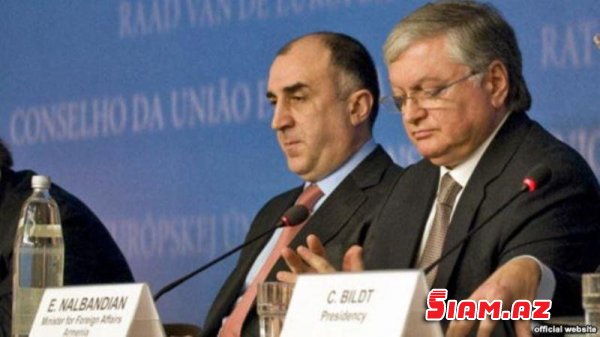 Rusiya postsovet məkanındakı münaqişələrin girovuna çevrilib Rusiya postsovet məkanındakı münaqişələrin girovuna çevrilib