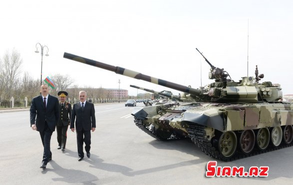 Azərbaycan Naxçıvana böyük hərbi qüvvə cəmləyir: 400 BTR, “Smerç”lər, “Qasırğa”lar... Azərbaycan Naxçıvana böyük hərbi qüvvə cəmləyir: 400 BTR, “Smerç”lər, “Qasırğa”lar...