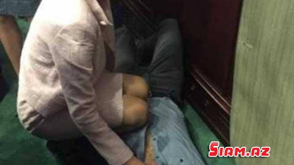 Deputat həmkarını iclas zamanı nokauta saldı - FOTO Deputat həmkarını iclas zamanı nokauta saldı - FOTO