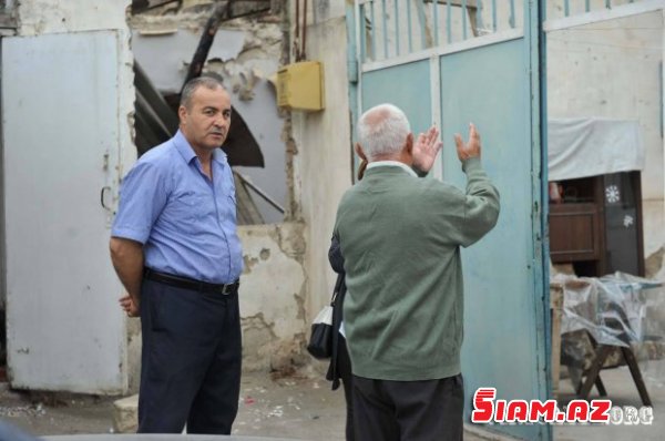 “Evin girişini sökür, deyir içəri damdan gir…” – Bakıda misli görünməmiş söküntü “Evin girişini sökür, deyir içəri damdan gir…” – Bakıda misli görünməmiş söküntü