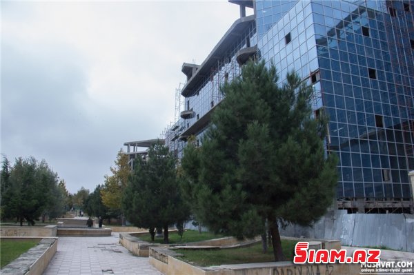 “Azadlıq prospekti” metrostansiyasının yanındakı tikinti insanları qorxuya salıb - Ərazidən REPORTAJ (FOTOLAR) “Azadlıq prospekti” metrostansiyasının yanındakı tikinti insanları qorxuya salıb - Ərazidən REPORTAJ (FOTOLAR)