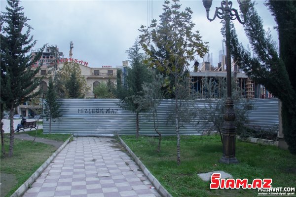 “Azadlıq prospekti” metrostansiyasının yanındakı tikinti insanları qorxuya salıb - Ərazidən REPORTAJ (FOTOLAR) “Azadlıq prospekti” metrostansiyasının yanındakı tikinti insanları qorxuya salıb - Ərazidən REPORTAJ (FOTOLAR)
