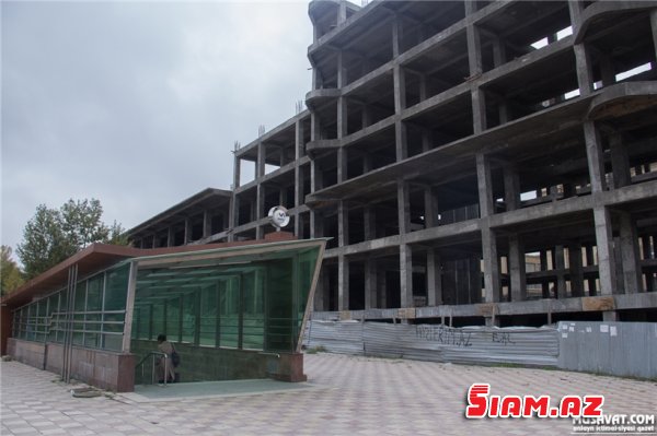 “Azadlıq prospekti” metrostansiyasının yanındakı tikinti insanları qorxuya salıb - Ərazidən REPORTAJ (FOTOLAR) “Azadlıq prospekti” metrostansiyasının yanındakı tikinti insanları qorxuya salıb - Ərazidən REPORTAJ (FOTOLAR)