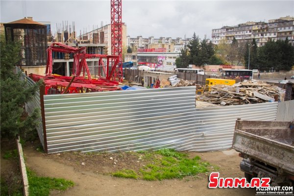 “Azadlıq prospekti” metrostansiyasının yanındakı tikinti insanları qorxuya salıb - Ərazidən REPORTAJ (FOTOLAR) “Azadlıq prospekti” metrostansiyasının yanındakı tikinti insanları qorxuya salıb - Ərazidən REPORTAJ (FOTOLAR)