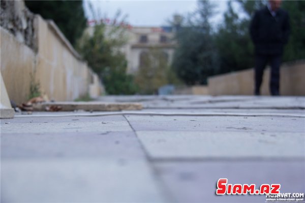 “Azadlıq prospekti” metrostansiyasının yanındakı tikinti insanları qorxuya salıb - Ərazidən REPORTAJ (FOTOLAR) “Azadlıq prospekti” metrostansiyasının yanındakı tikinti insanları qorxuya salıb - Ərazidən REPORTAJ (FOTOLAR)
