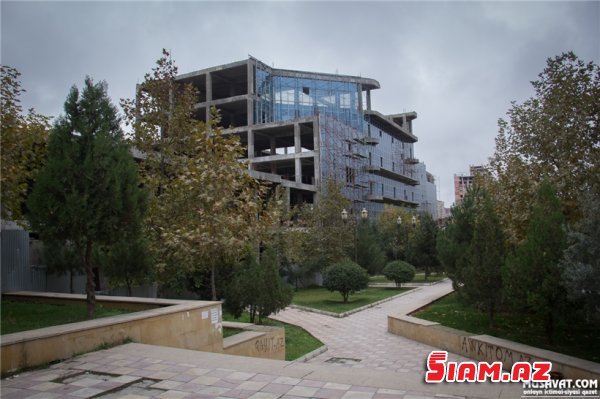 “Azadlıq prospekti” metrostansiyasının yanındakı tikinti insanları qorxuya salıb - Ərazidən REPORTAJ (FOTOLAR) “Azadlıq prospekti” metrostansiyasının yanındakı tikinti insanları qorxuya salıb - Ərazidən REPORTAJ (FOTOLAR)