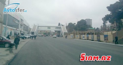 Bakıda bu da oldu: Yolun “ortasında” bina tikirlər – FOTO Bakıda bu da oldu: Yolun “ortasında” bina tikirlər – FOTO