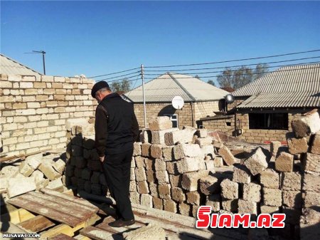 Basqınla ev dağıdıb, pul tələb edən icra nümayəndələri, ağlayan qadınlar və uşaqlar… – Bura Adil Vəliyev başçılıq edir Basqınla ev dağıdıb, pul tələb edən icra nümayəndələri, ağlayan qadınlar və uşaqlar… – Bura Adil Vəliyev başçılıq edir