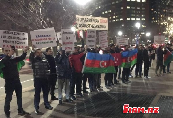 Bostonda erməni işğalına qarşı etiraz aksiyası - FOTOLAR Bostonda erməni işğalına qarşı etiraz aksiyası - FOTOLAR